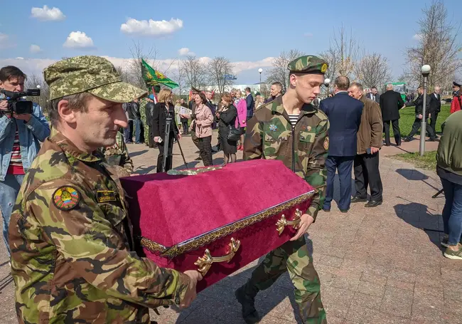 В Бобруйске прошла церемония передачи на родину останков солдат: Федора Биндюкова и Солдатенко Григория. Фоторепортаж