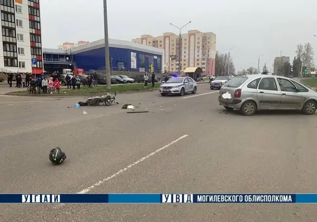 На улице Гоголя мотоциклист попал под автомобиль