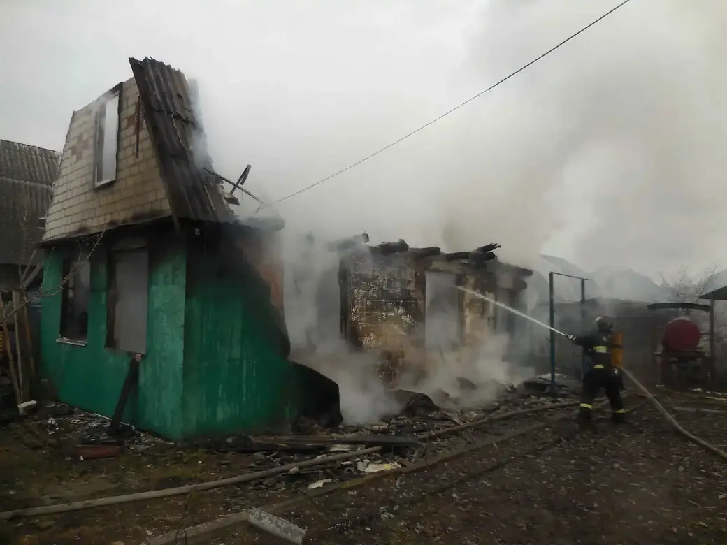 В садовом товариществе «Волна» под Бобруйском сгорел дачный дом |  bobruisk.ru