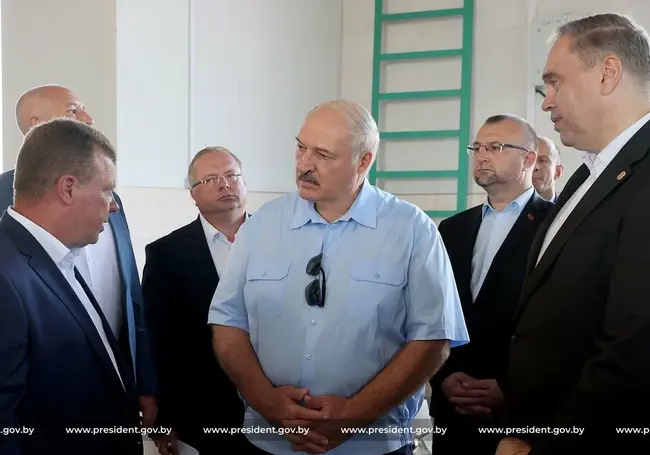 Лукашенко поручил сделать древесину для строительства жилья дешевле