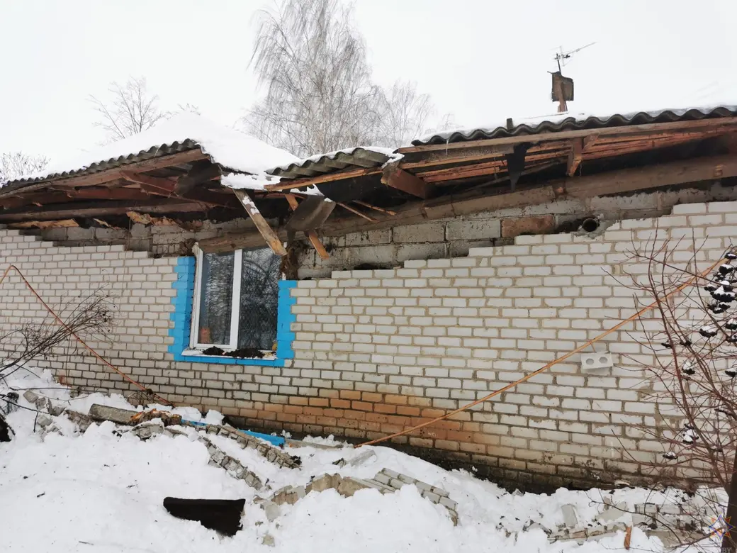 В Могилевском районе из-за снеговой нагрузки обрушилась кровля дома |  bobruisk.ru