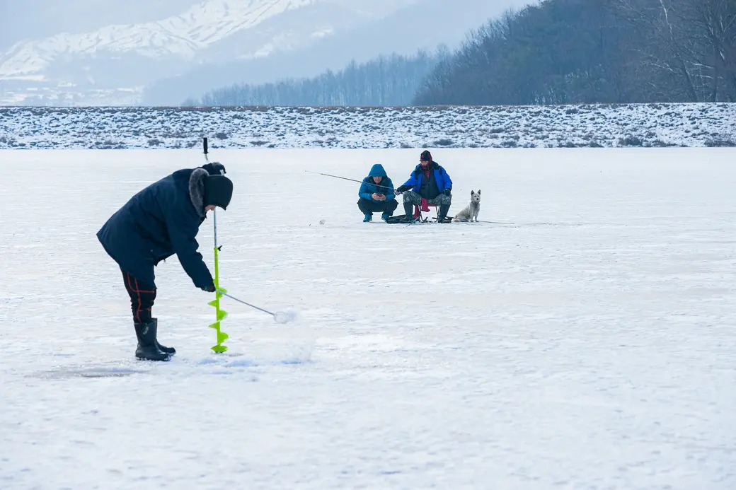 Как выбрать ледобур для зимней рыбалки. Советы профессионалов + Видео