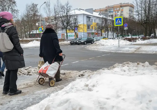«Приходится соседей помоложе просить, чтобы хлеб и лекарства купили». Жизнь глазами бобруйчан
