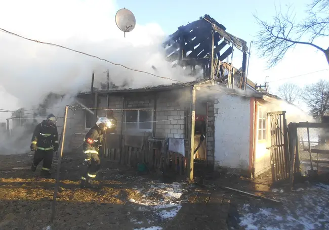 В деревне Турки на пожаре погиб 83-летний хозяин дома, хозяйку спасли соседи
