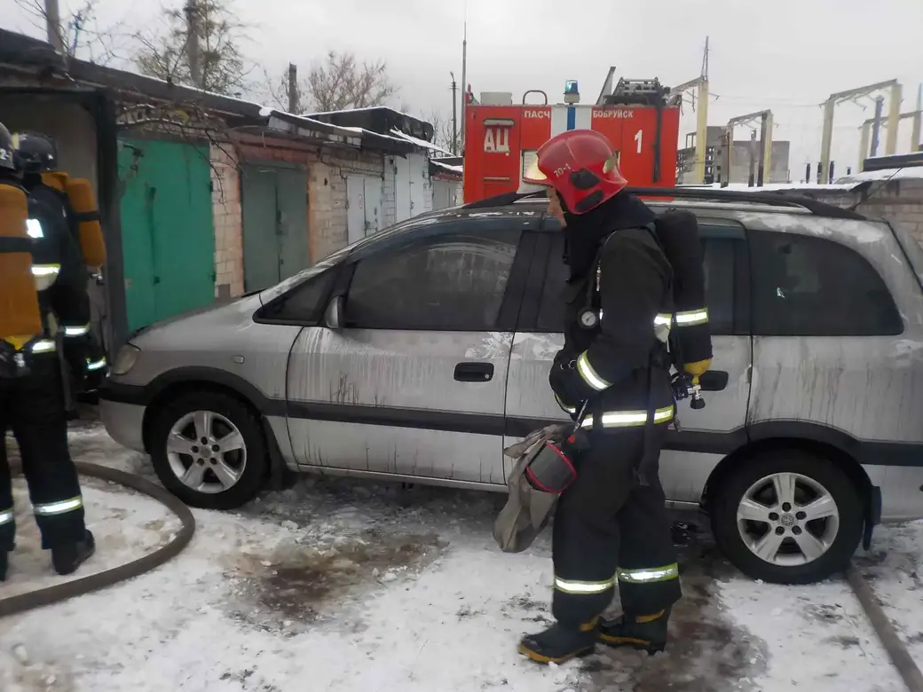 В Бобруйске горели гараж и автомобиль. И это два разных пожара | bobruisk.ru