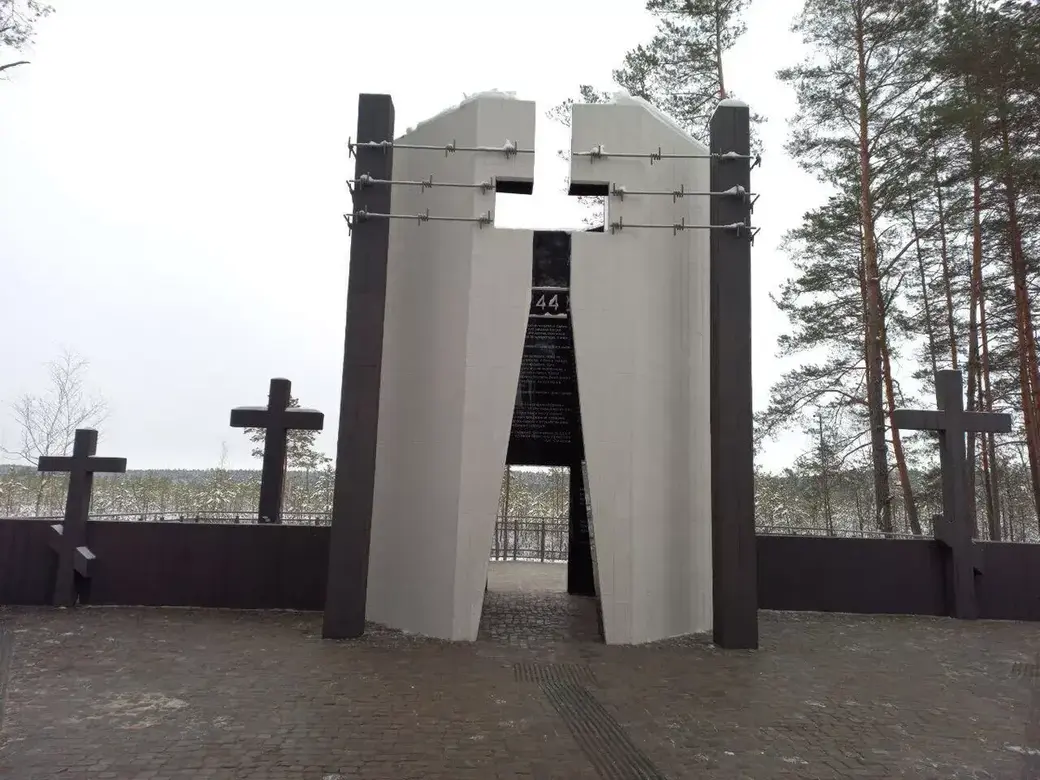 В Озаричах открыли мемориальный комплекс узникам лагеря смерти. Фотофакт |  bobruisk.ru