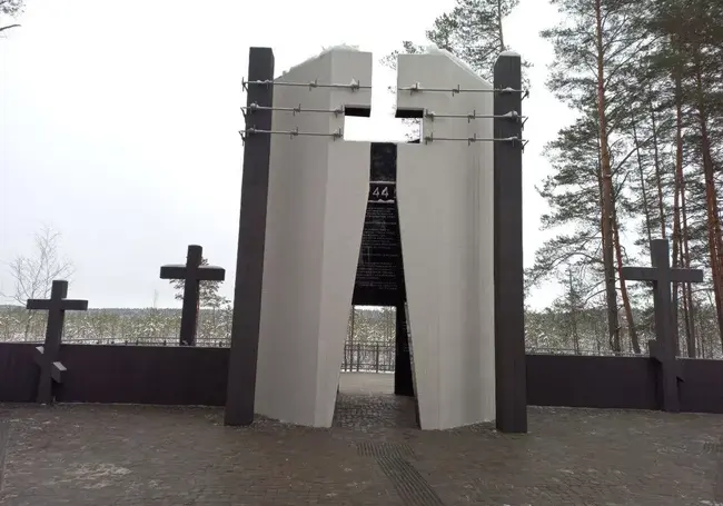 В Озаричах открыли мемориальный комплекс узникам лагеря смерти. Фотофакт