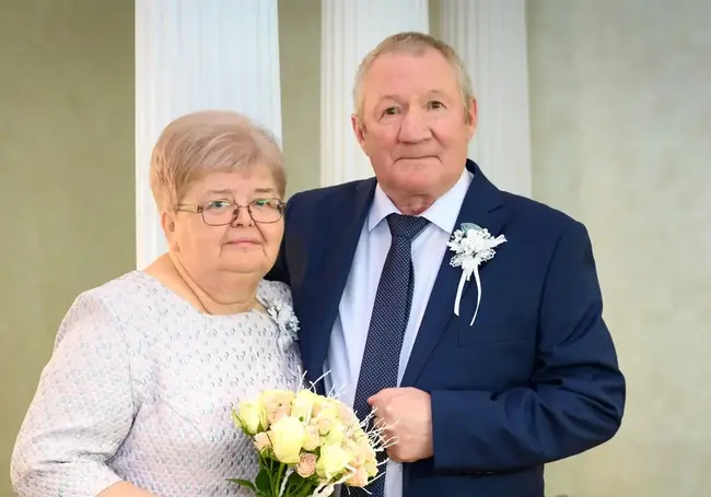«Тогда военного нельзя было не полюбить». Супруги Машкаревы из Бобруйска отпраздновали золотую свадьбу