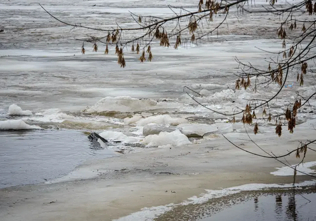 Белгидромет: разрушение ледяных образований на реках страны продолжится