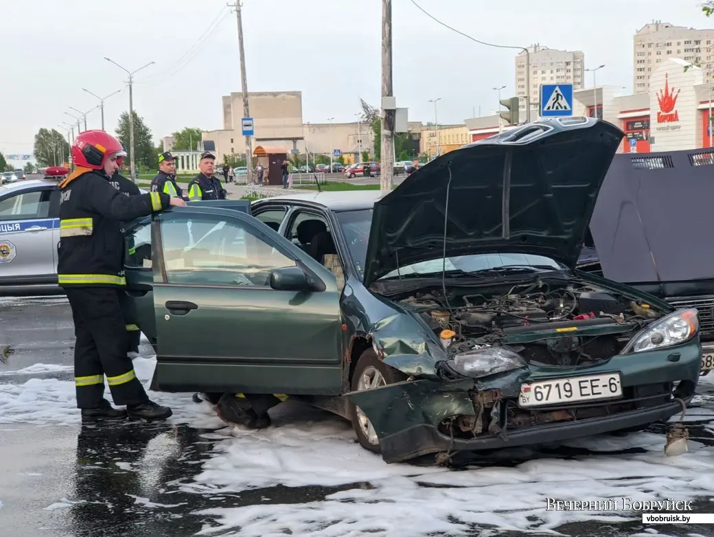 В ДТП на Рокоссовского в центре Волгограда пострадала летняя девушка и летний мужчина