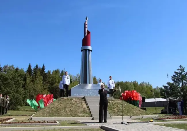 На высшей точке Беларуси — горе Дзержинской — установили «Сцяг Радзімы». Фотофакт