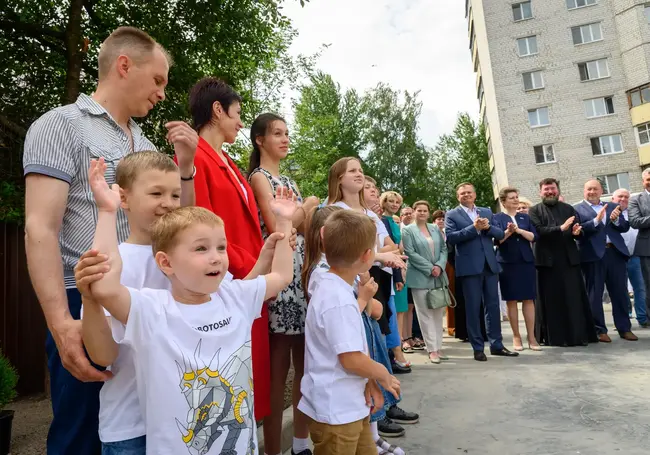 Детский дом семейного типа торжественно открыли в Бобруйске на Красноармейской, 14