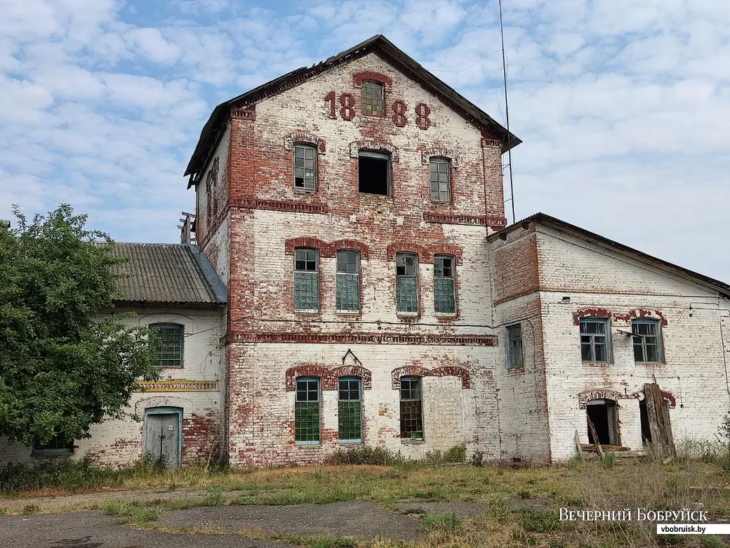 Храм из 1814 года, старая усадьба с «бомбоубежищем» и утюги с «душой»...  Путешествие одного дня в Глуск | bobruisk.ru