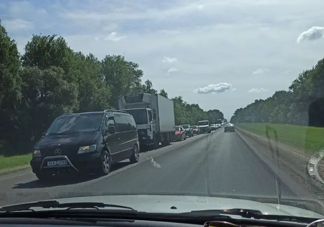 На выезде из Бобруйска в сторону Минска – большие пробки. Фото, видео