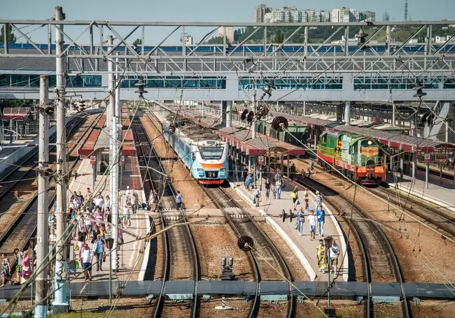 Движение на Крымской железной дороге приостановлено (дополнено)
