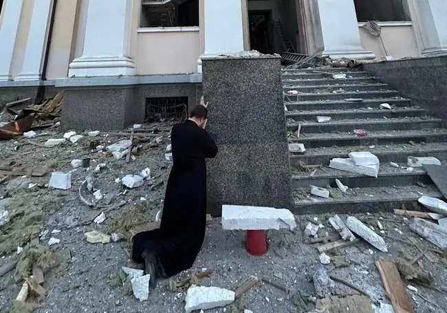 Разрушен одесский Спасо-Преображенский кафедральный собор. Православные святыни под завалами