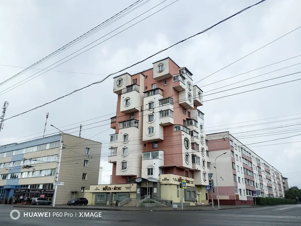 Дом-тетрис, крепость и башня с часами. Вот каким увидел Бобруйск  флагманский смартфон Huawei P60 Pro | bobruisk.ru