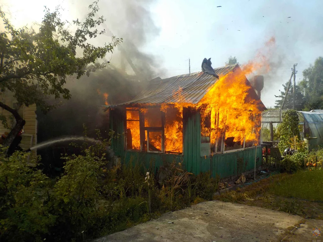 Под Бобруйском на пожаре пострадала женщина. Она вернулась в горящий дом |  bobruisk.ru