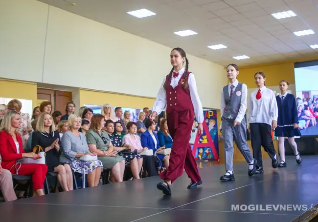 В Могилеве прошел показ коллекций школьной одежды белорусских производителей. Фотофакт
