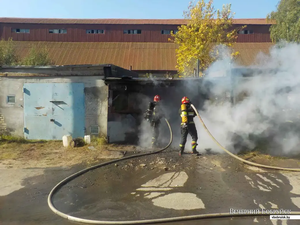 Горел гараж – сгорел автомобиль. Пожар в крупном ГСК Бобруйска | bobruisk.ru