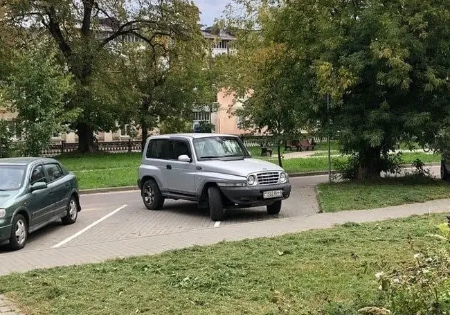 «Мастера парковок» в Могилеве и не только: подборка фотографий от читателей