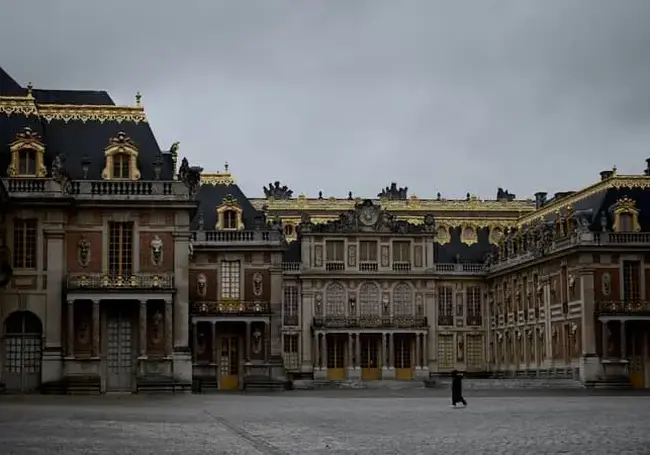 Версальский дворец эвакуировали из-за угрозы взрыва