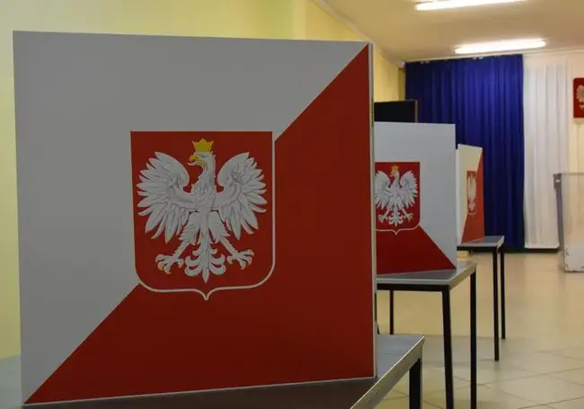 В Польше стартовали парламентские выборы и референдум