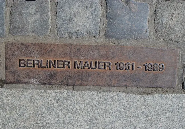 Падение как символ воссоединения: 9 ноября 1989 года началось разрушение Берлинской стены