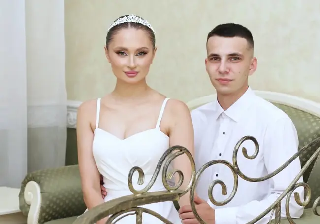 «В свободное время Паша учит меня играть в футбол». Свадебная пара недели