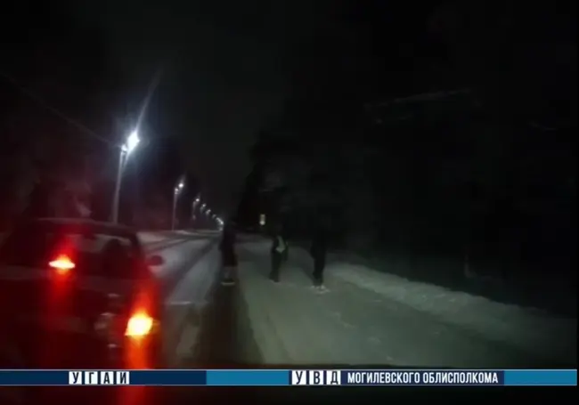 На въезде в Бобруйск под колесами оказался пешеход. Момент наезда попал на видео