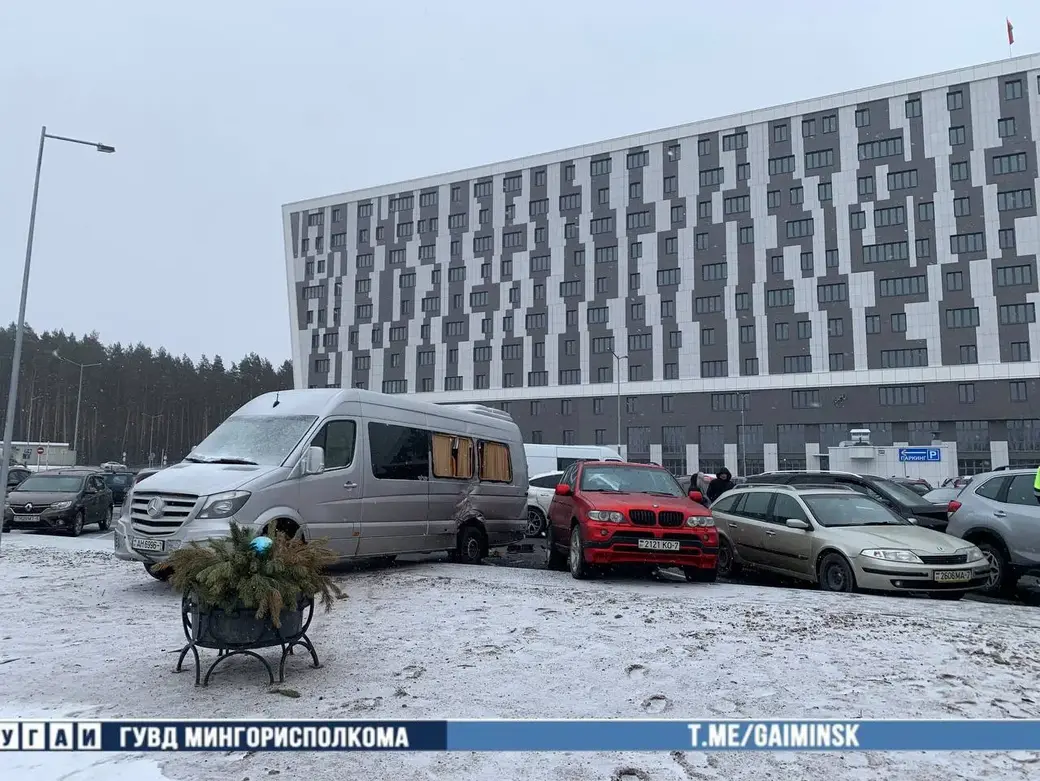 На парковке в Минске столкнулись шесть автомобилей | bobruisk.ru