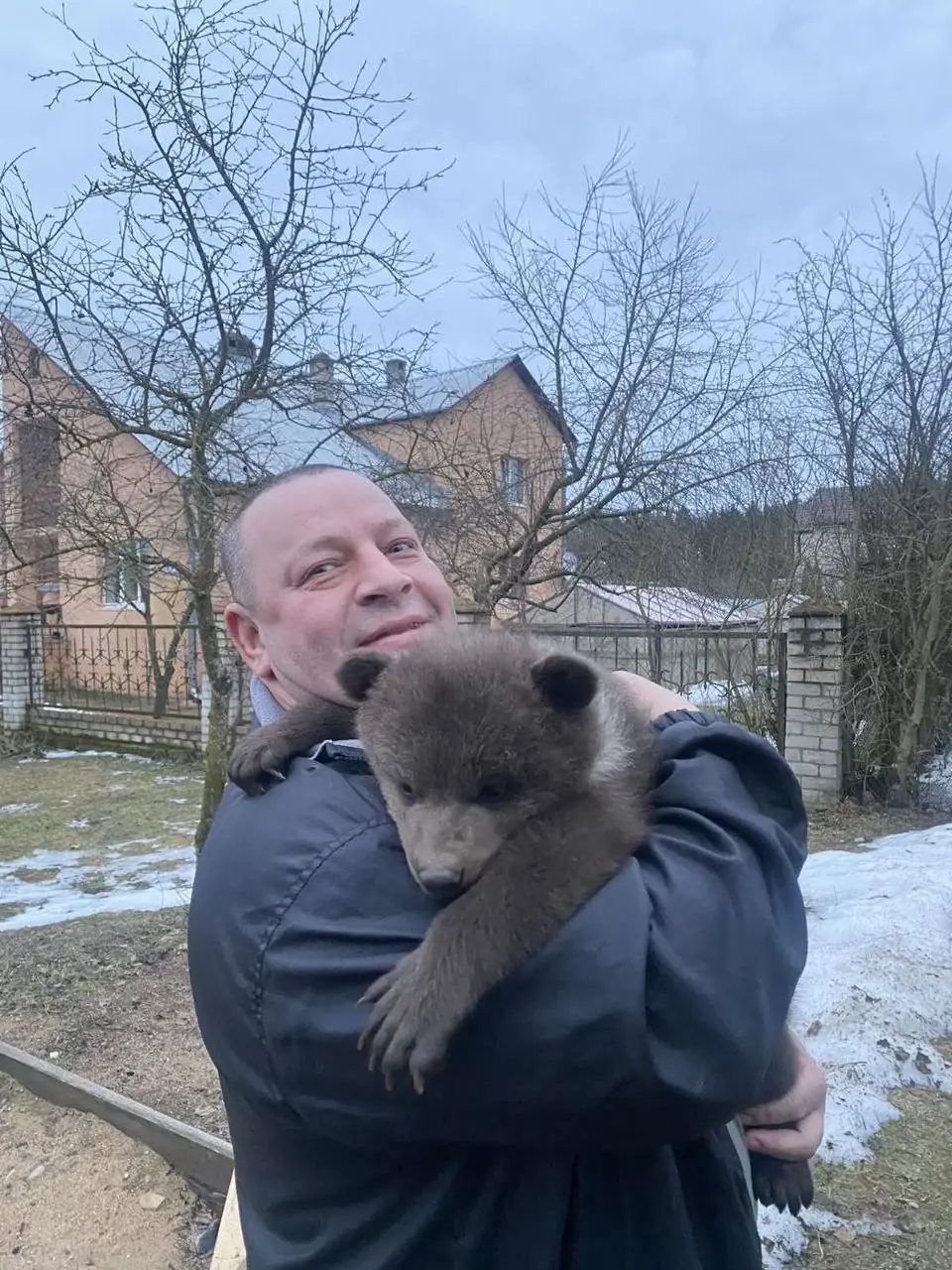 В Могилевском зоосаде – новая питомица: малышка-медведица. Ее нашли в лесу  замерзающей и голодной | bobruisk.ru