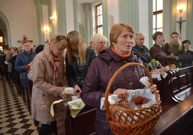 Католикам трети Беларуси (и Бобруйска) разрешено прервать пост 8 марта