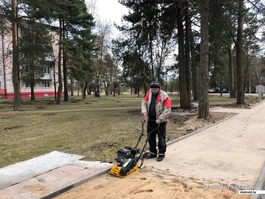 Бобруйская улица Горелика наряжается в новые тротуары. Фото и видео |  bobruisk.ru