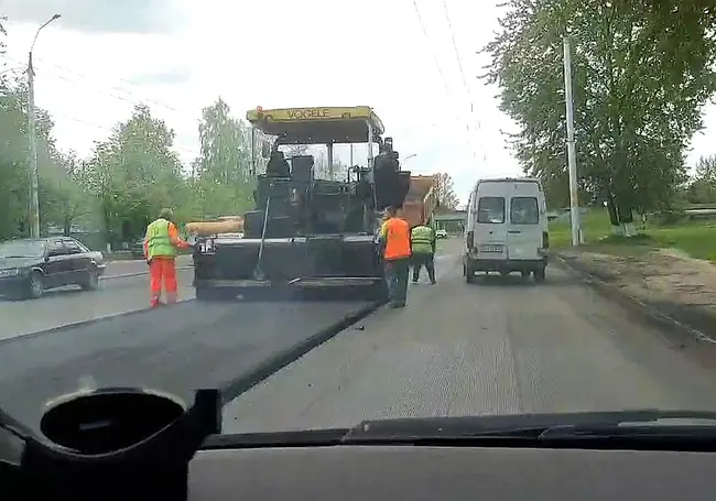 В Бобруйске ремонтируют улицу Шинную. На время работ перекрыли еще одну городскую магистраль (видео)