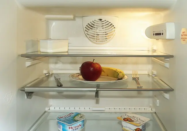 5 несъедобных предметов, которым обязательно нужно найти место в холодильнике: для их же пользы