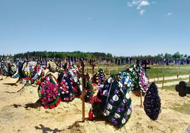 На закрытом бобруйском кладбище снова хоронят людей. Узнали, в чем дело (видео)