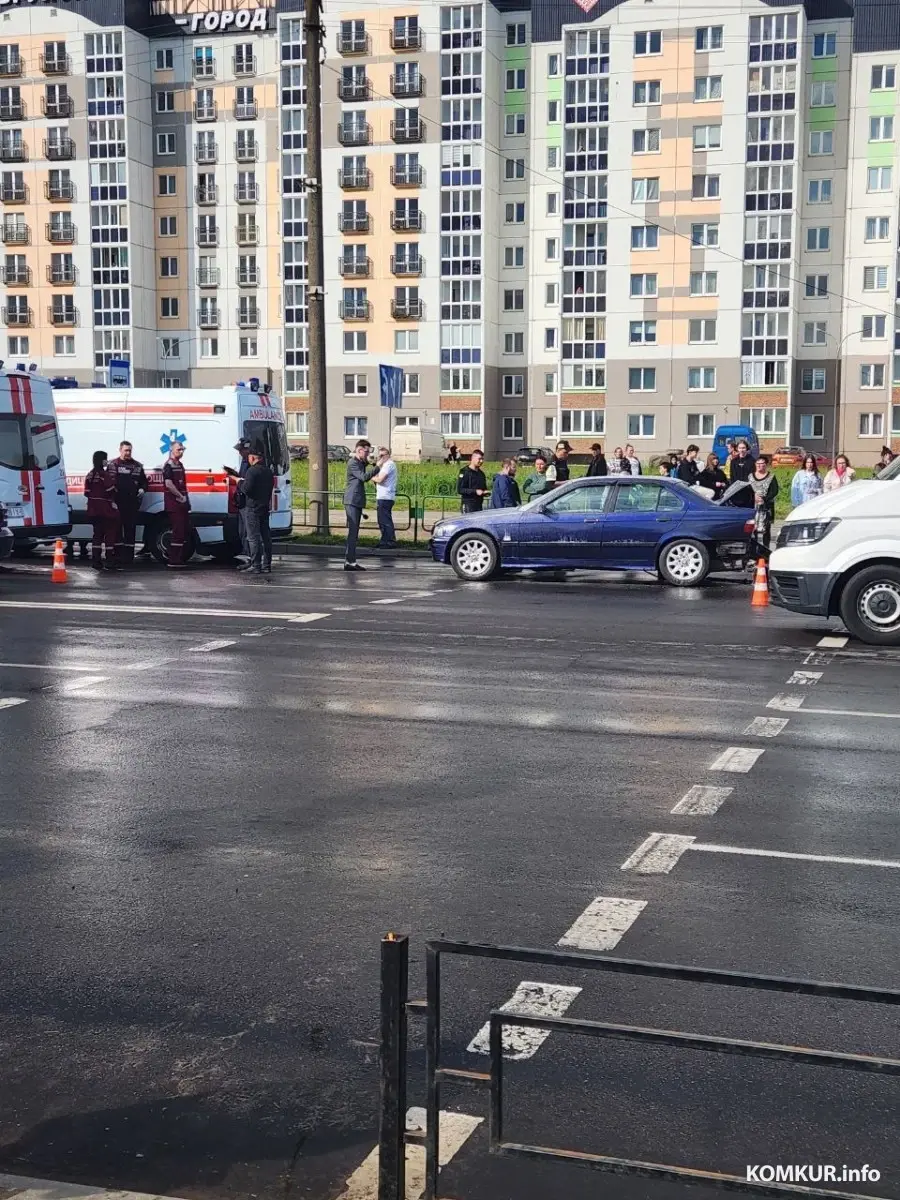 В Бобруйске маршрутка на скорости протаранила BMW. Четырех человек  доставили в больницу (видео) | bobruisk.ru