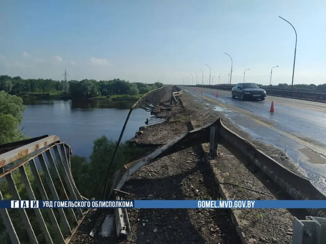 Бензовоз с топливом упал с моста в Днепр в Гомельском районе | bobruisk.ru