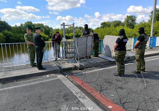 Польша перекрывала движение на границе, выдворяя на родину белоруса (предположительно, он бобруйчанин)