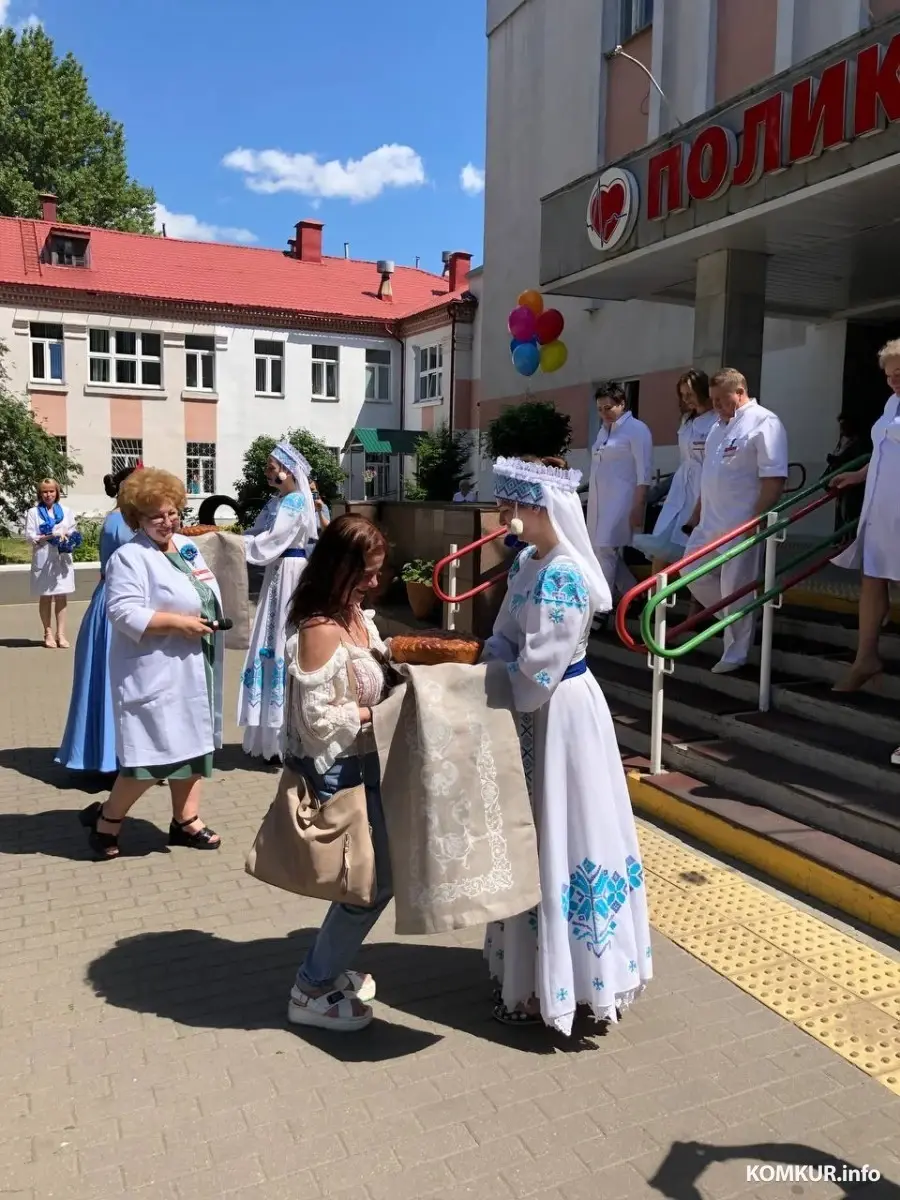 Бобруйская поликлиника радушно встретила гостей фестиваля «Венок дружбы»  (видео) | bobruisk.ru