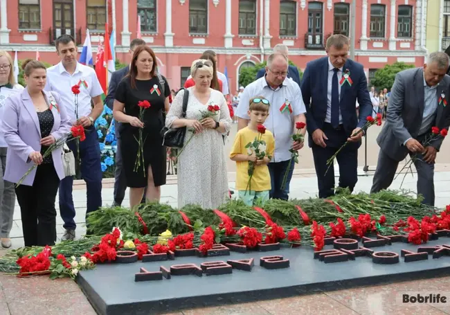 В Бобруйске прошел митинг, посвященный Дню Независимости Республики Беларусь. Фотофакт
