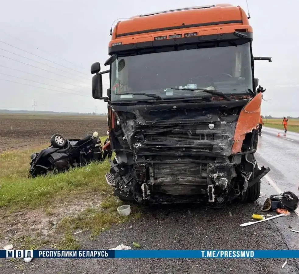 В Дрогичинском районе легковушка влетела в фуру: четверо погибших |  bobruisk.ru