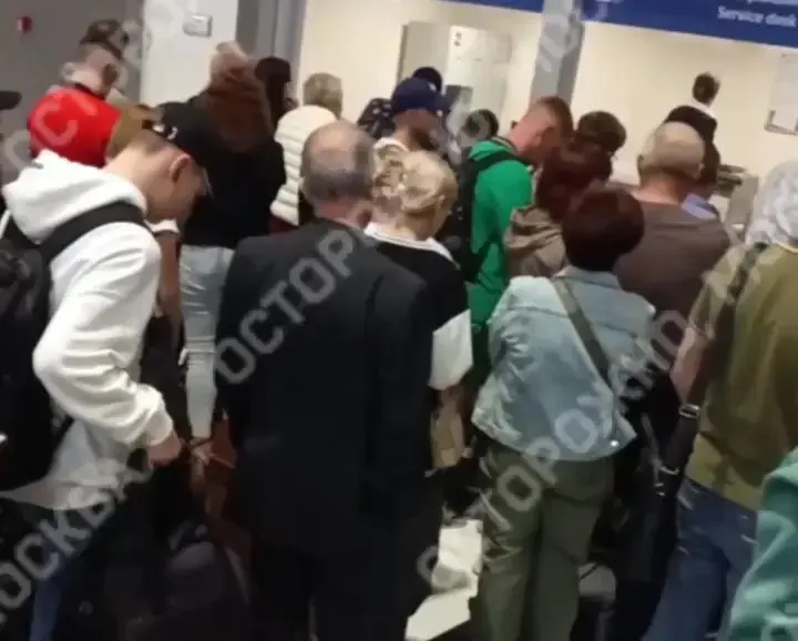 Пассажиры надеются вернуть билеты на отмененные рейсы в Шереметьево. Фото: Осторожно Москва / T.me