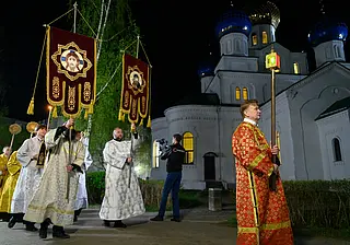 Крестный ход перед Пасхальной заутреней. Наш фоторепортаж из Свято-Никольского кафедрального собора