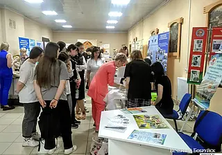 «У нас десять ставок, а только за вчера подошли более 50 человек». Как в Бобруйске проходит ярмарка вакансий для подростков и молодежи