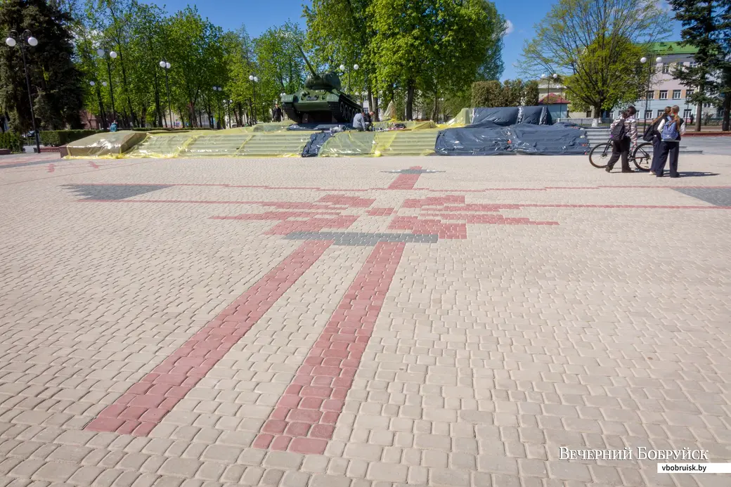 26.04.2025. Площадь Победы. Заканчивается реконструкция и благоустройство площади Победы и прилегающих скверов