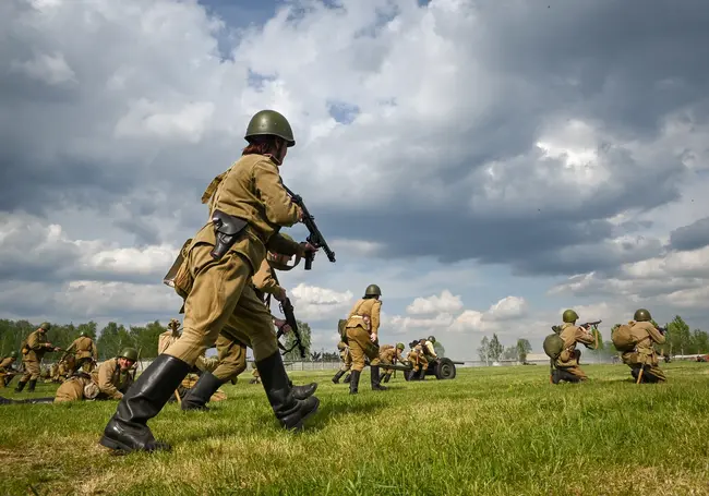 Освобождение Бобруйска: военно-историческая реконструкция событий 1944 года прошла у Ледового дворца