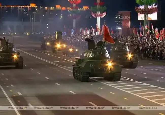 Более 4 тысяч военных прошли парадом в Минске 9 мая. Фотофакт