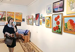 «Поверь в мечту»: глусчанки-художницы устроили «Арт-шок» в краеведческом музее
